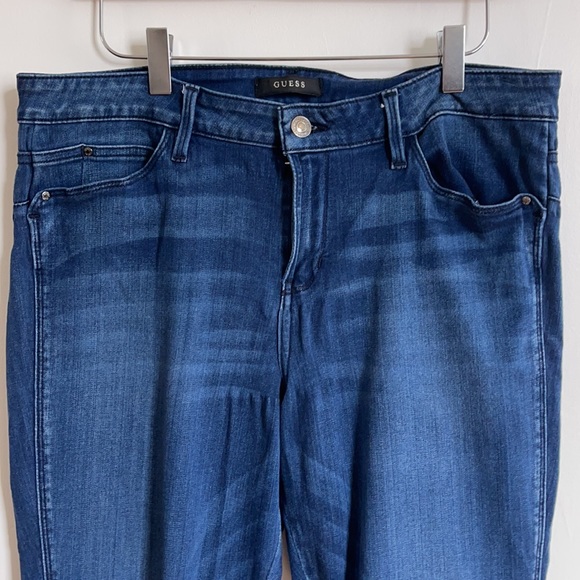 Size 32 GUESS Curve X Jeans - Picture 10 of 10